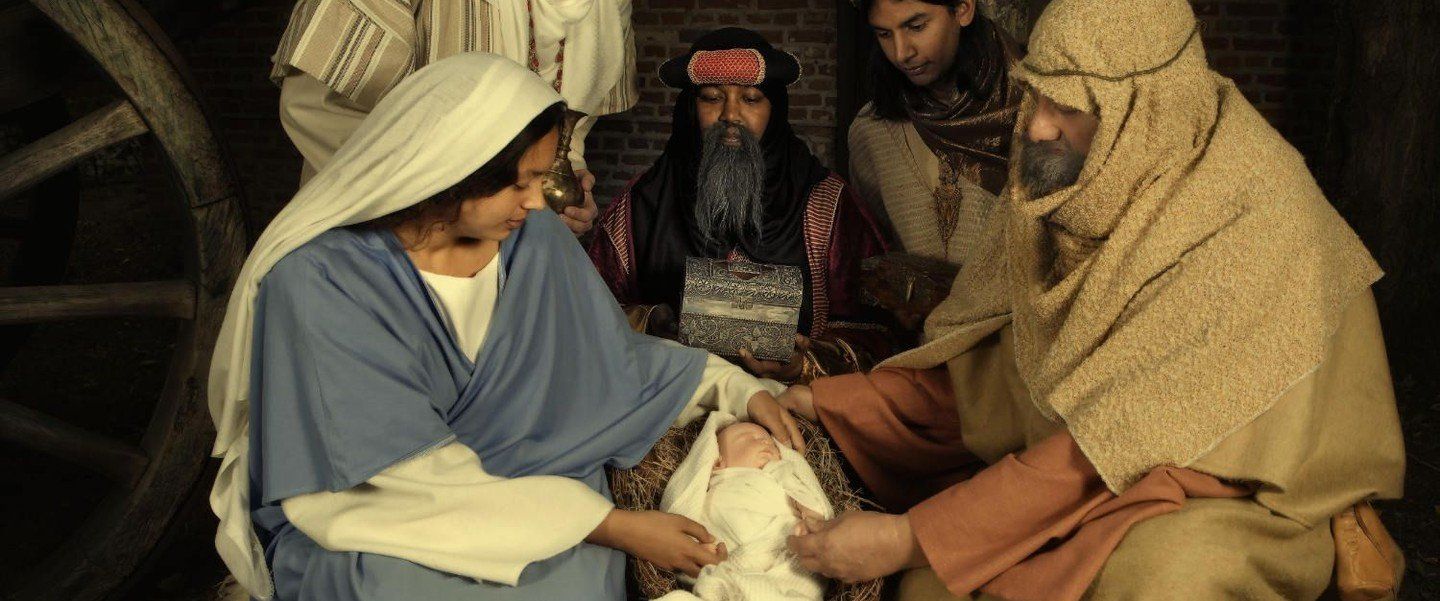 Maria Josef und die heiligen drei Könige im Stall