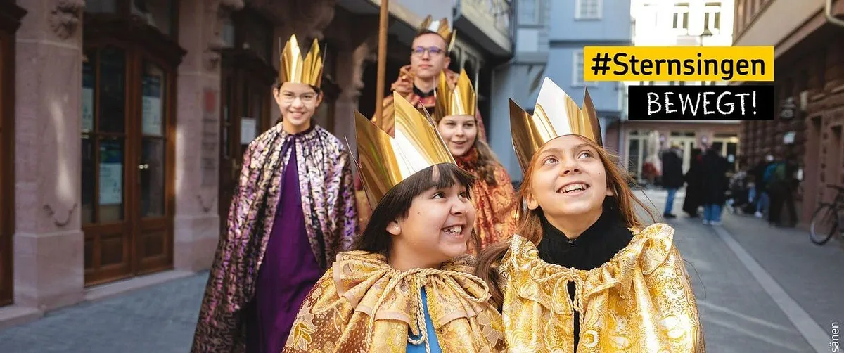 Sternsinger unterwegs in der Stadt