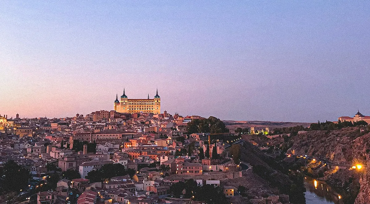 Der Alcázar von Toledo ist eine auf Felsen errichtete Festung