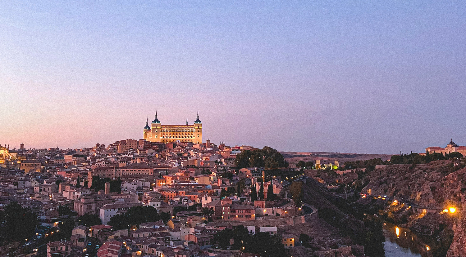 Der Alcázar von Toledo ist eine auf Felsen errichtete Festung