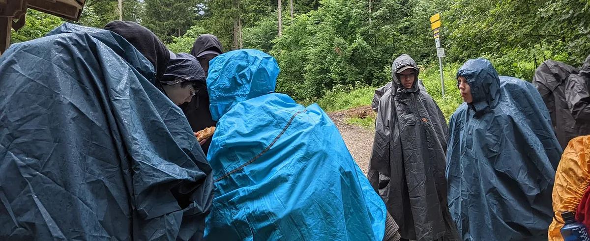 Pilger-Pause im Regen