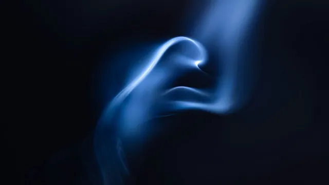 Bläulicher Nebel um eine menschliche Silhouette