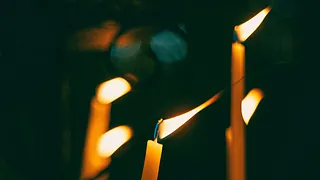 Vier Kerzen leuchten in der Nacht...