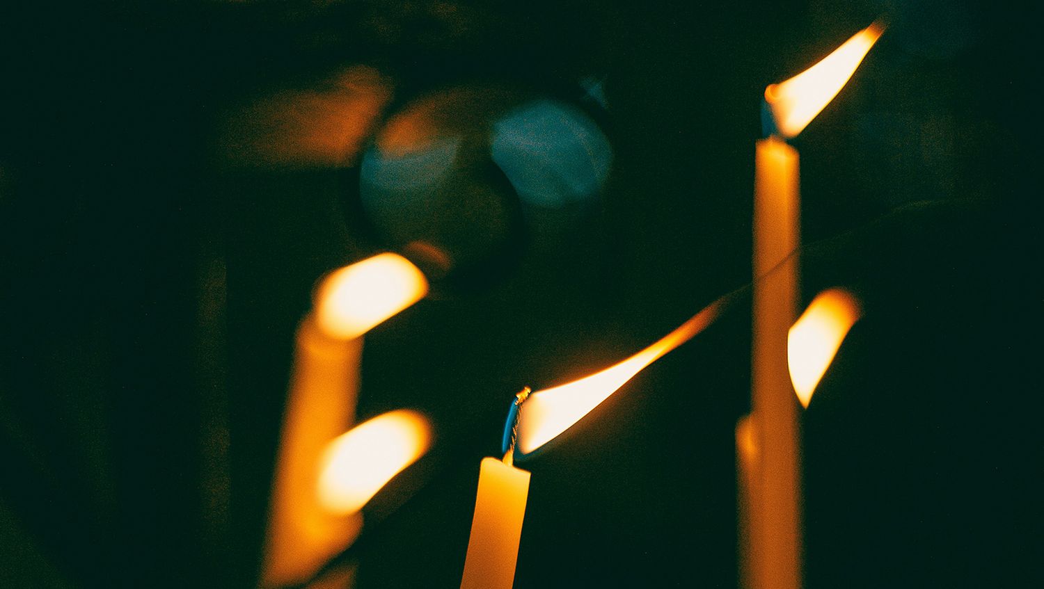 Vier Kerzen leuchten in der Nacht...